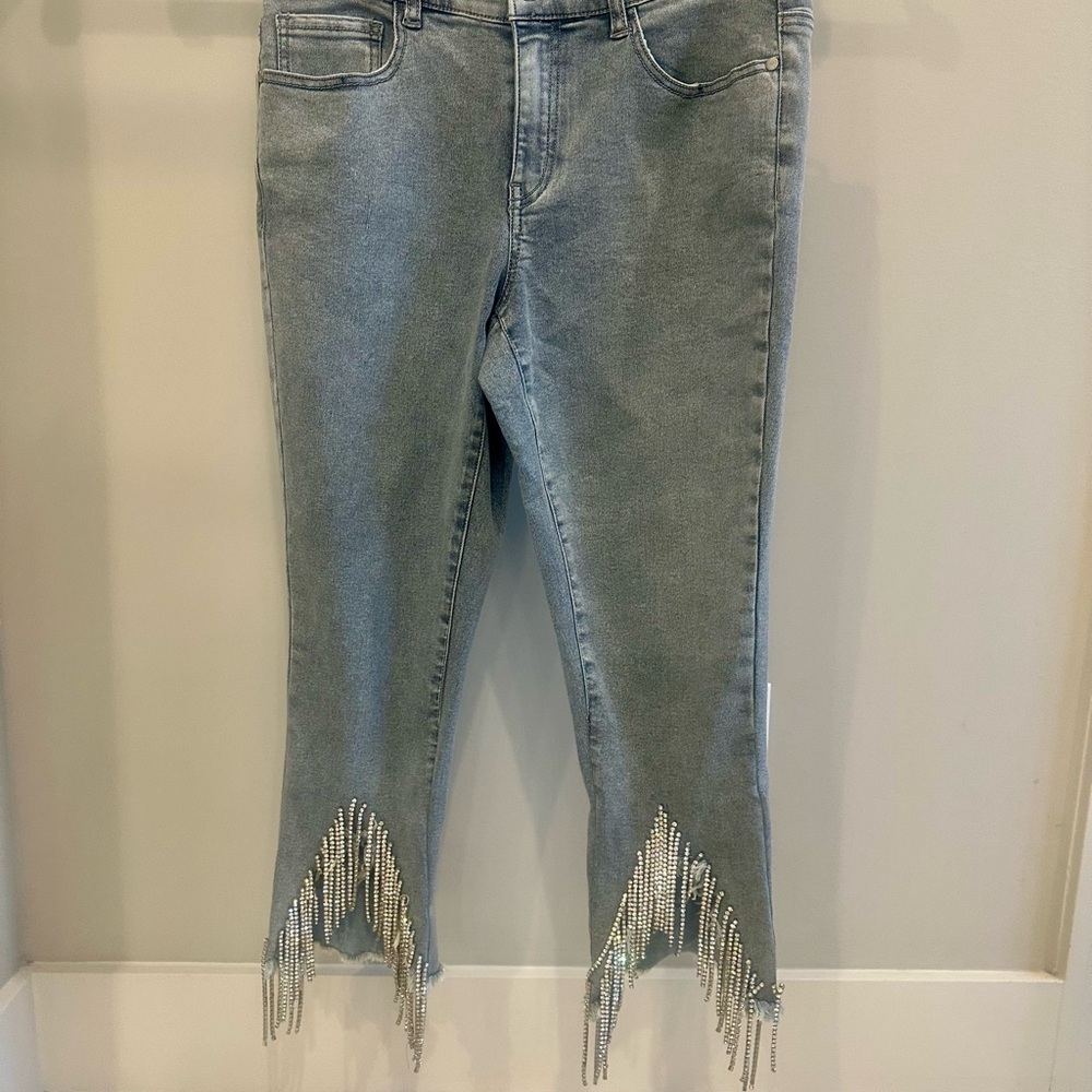 VENUS Gray Ankle Cropped Jeans with Distressed Hem